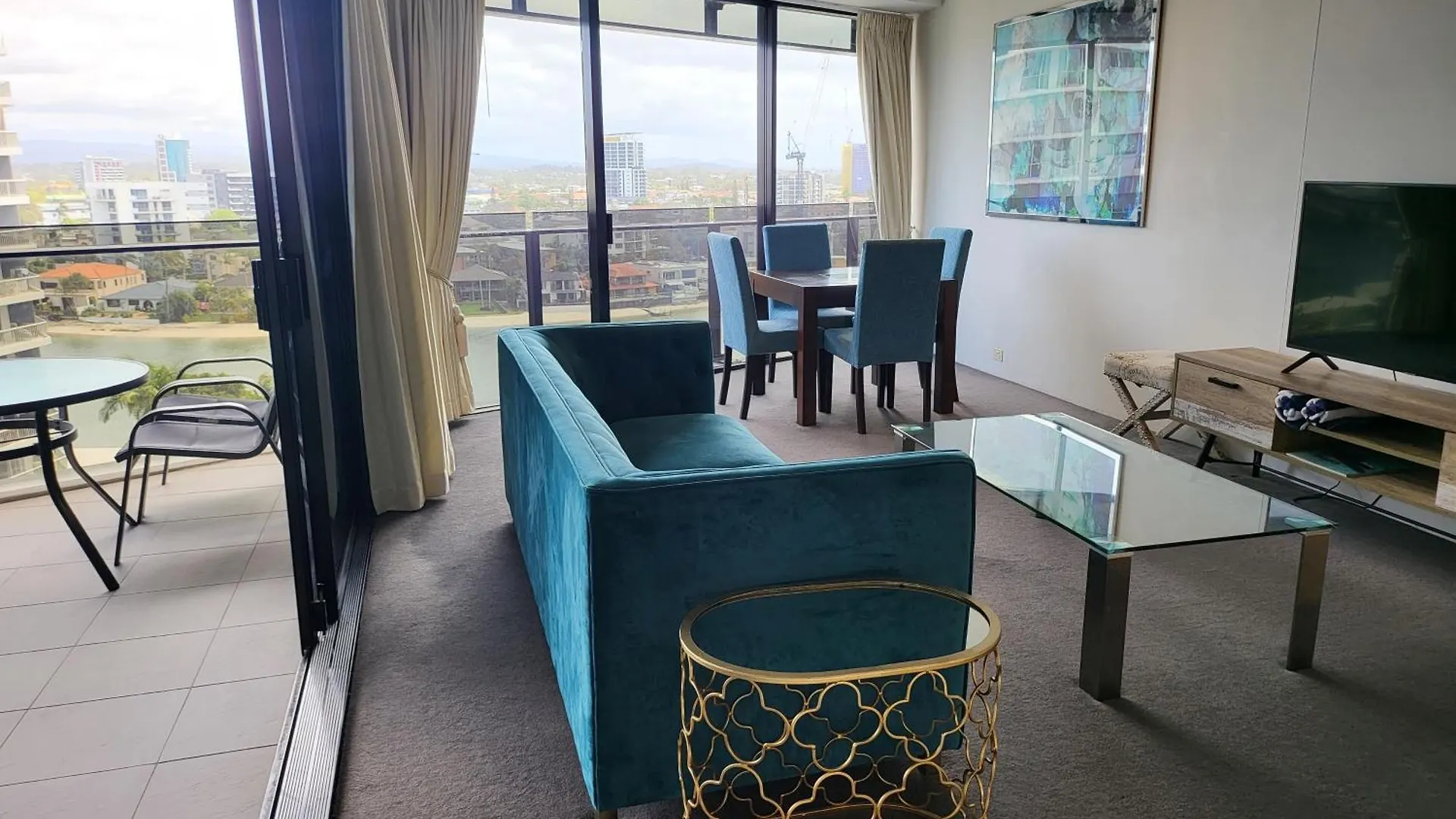 Circle On Cavill - Hosted By Coastal Letting Apartment Gold Coast