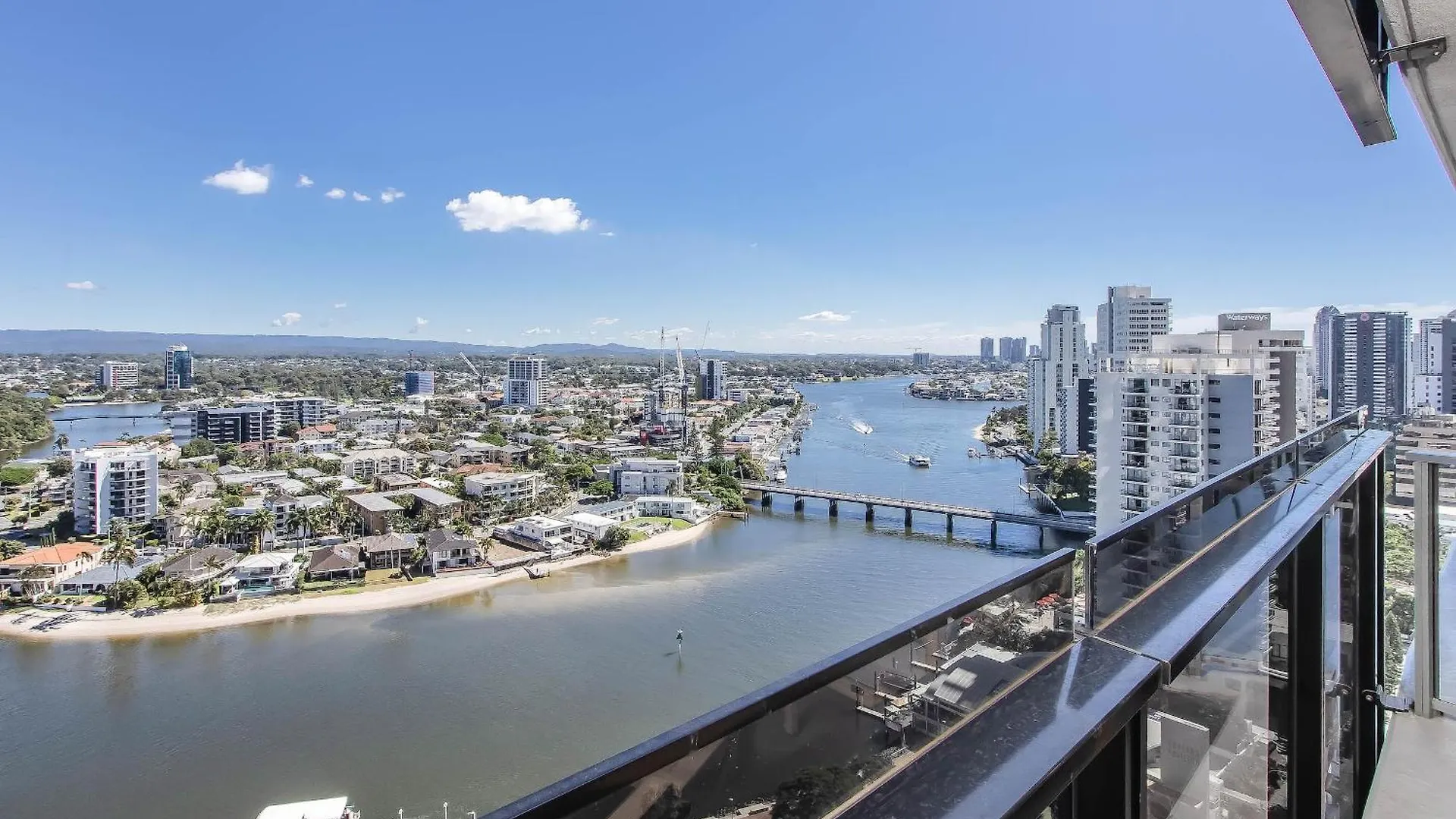 Circle On Cavill - Hosted By Coastal Letting Apartment Gold Coast