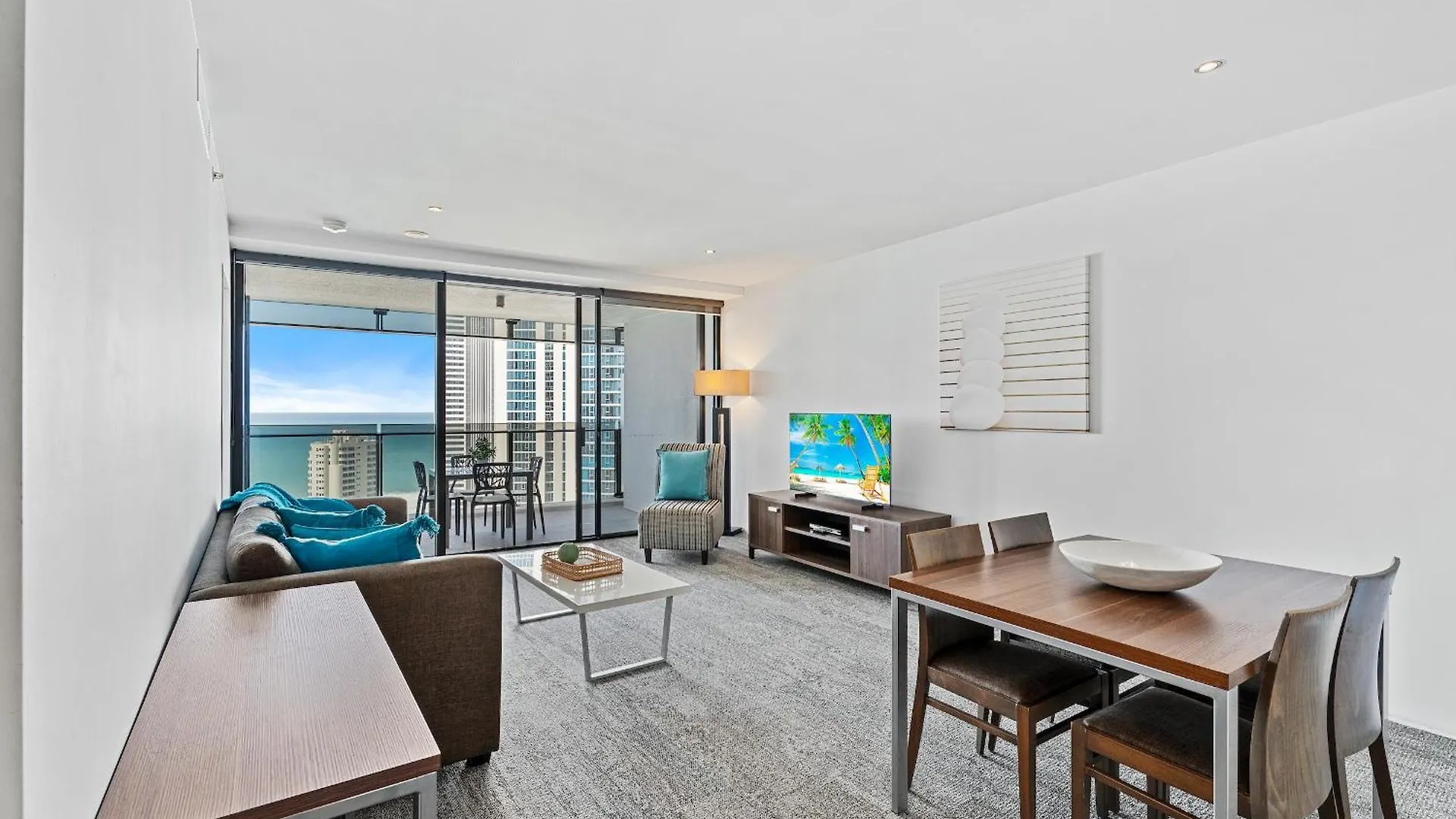 Circle On Cavill - Hosted By Coastal Letting Apartment Gold Coast