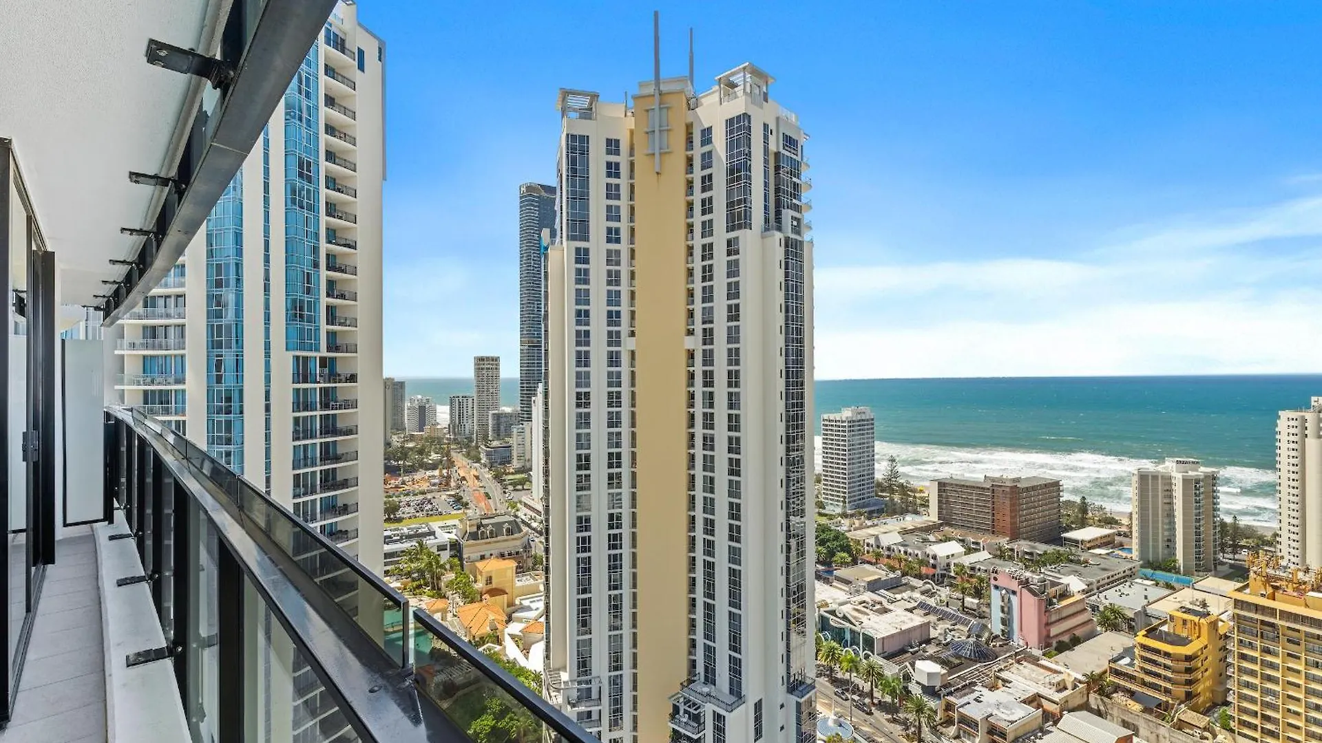 Circle On Cavill - Hosted By Coastal Letting Apartment Gold Coast Australia